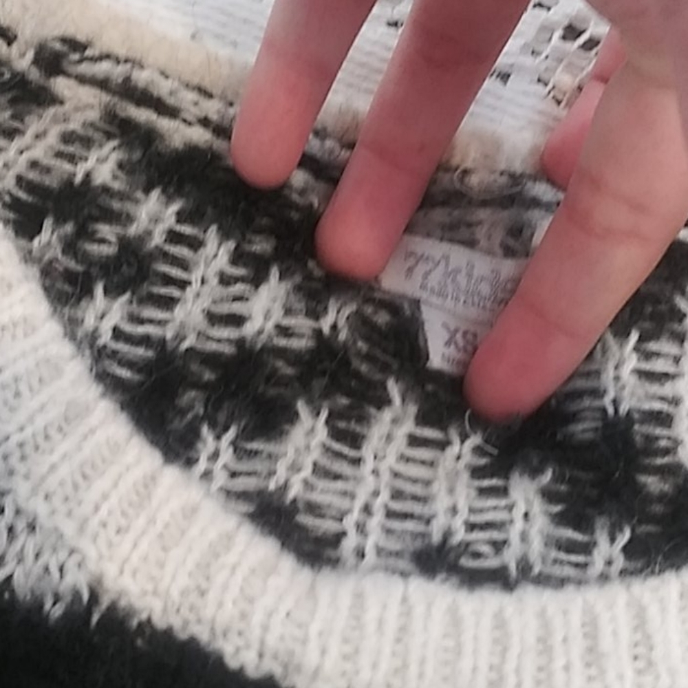Sweater - Picture 3 of 4